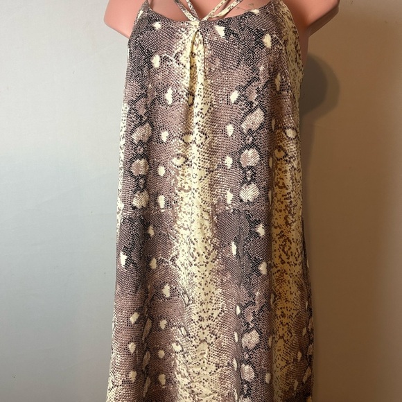 Entro Dress Women’s Spaghetti Strap Mini Dress Lined. Size L - Picture 9 of 15